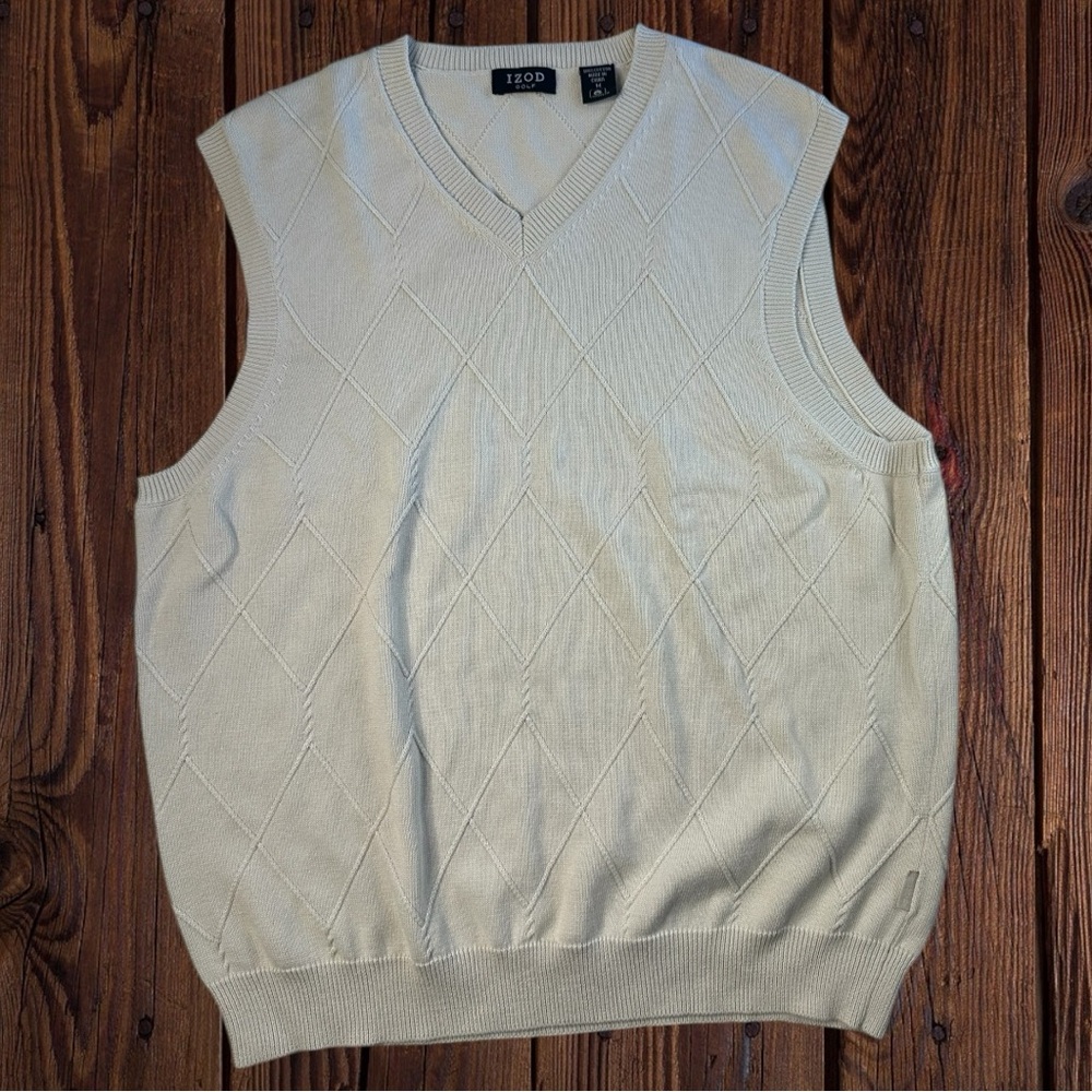 IZOD Golf Men’s Solid Argyle Diamond V-Neck Sweater Vest | Cream | Medium